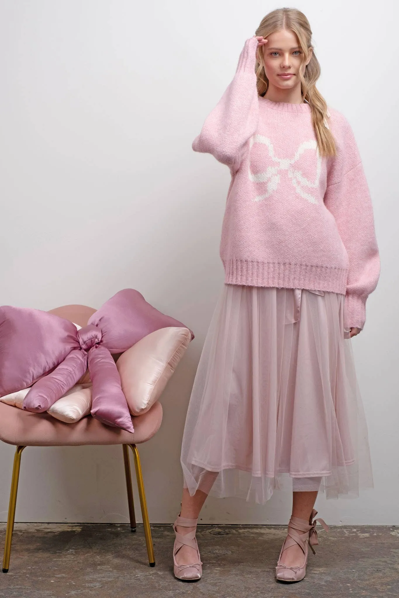 BOW GRAPHIC CREW NECK KNIT SWEATSHIRT