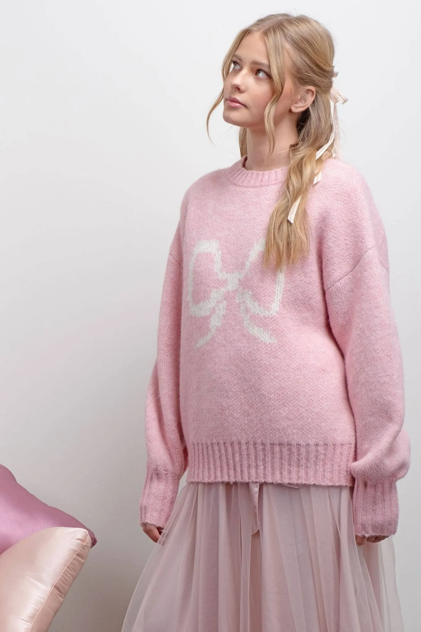 BOW GRAPHIC CREW NECK KNIT SWEATSHIRT