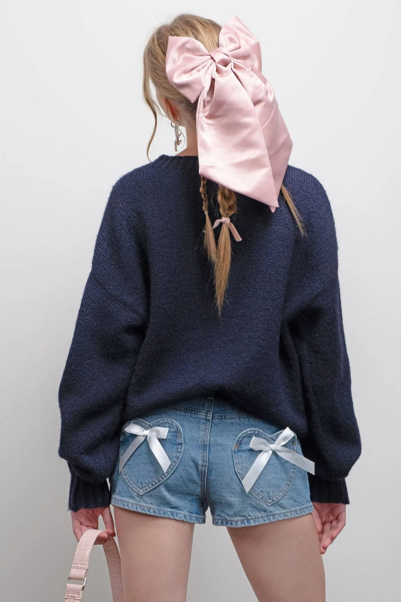 BOW GRAPHIC CREW NECK KNIT SWEATSHIRT